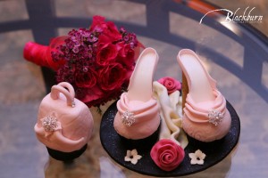 Love the cupcakes made to look like shoes and a purse.