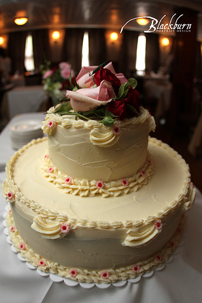 Wedding Cake Photo Friend's Lake